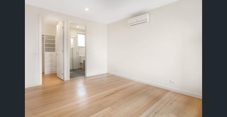 Four Bedroom Townhouse - Photo 2