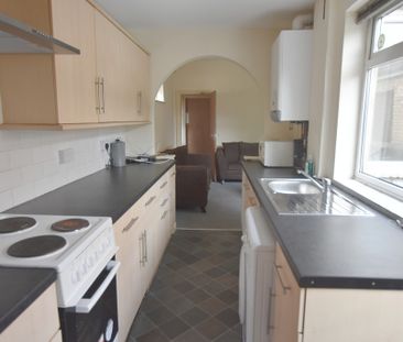 4 Bedroom End Terraced House - Photo 4