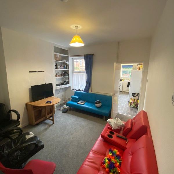 106 Station Street - 4 Double Bedrooms & Student TriangleLoughborough - Photo 1