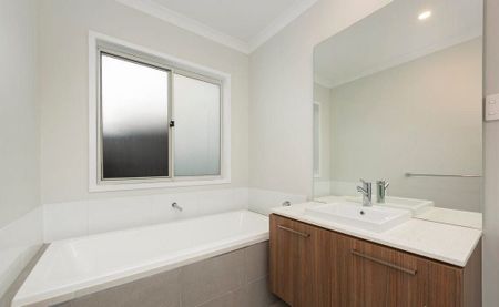 Spacious and Sunlit 3-Bedroom Home in Mickleham - Photo 4