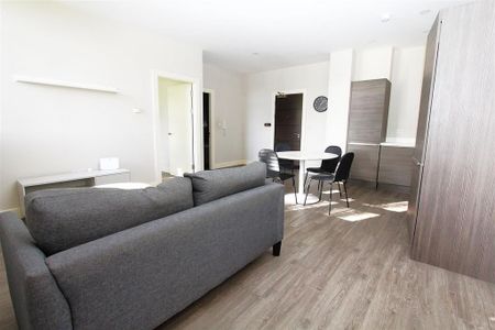 1 bedroom flat to rent - Photo 2