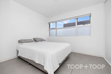 Modern City Living - Walk to Everything! - Photo 3