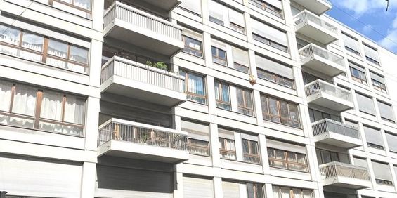 Attique lumineux avec grande terrasse aux Eaux Vives - Photo 3