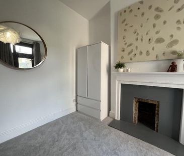 Newly furbished double room in Brockley - Photo 1