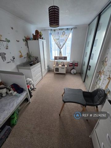 3 bedroom terraced house to rent - Photo 5