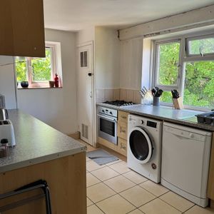 Room in a Shared Flat, West House Close, SW19 - Photo 2