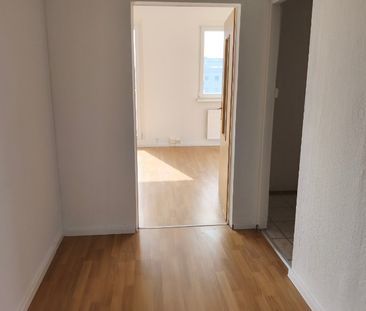 Frisch Renovierte 3-Raum-Wohnung mit Badewanne und Balkon - Photo 1