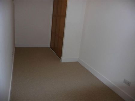3 bedroom flat to rent - Photo 5