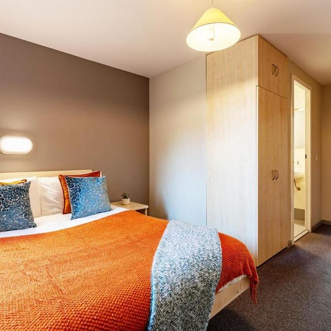 1 bedroom in a flat share to rent - Photo 1