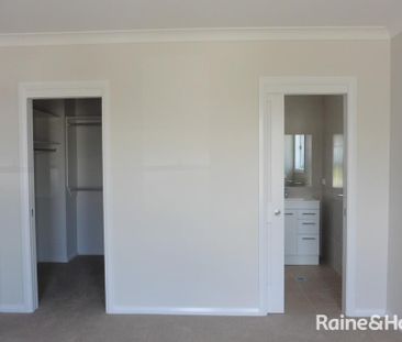 New Estate at Kelso- Available 11.11.25 - Photo 4
