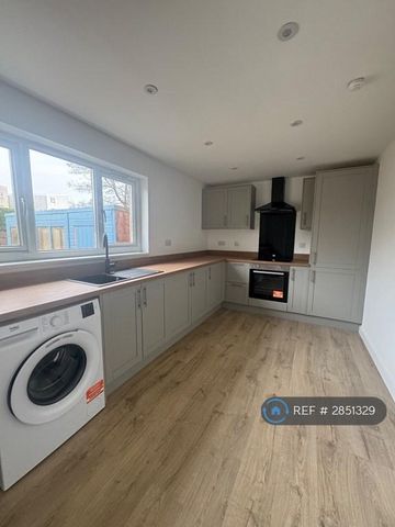 3 bedroom terraced house to rent - Photo 5