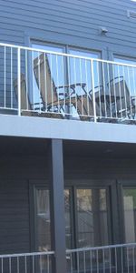 GRAND 51/2 SUR 2 ÉTAGES, 2 S.D.B COMPLÈTES , LOCKER, . TERRASSE - Photo 3