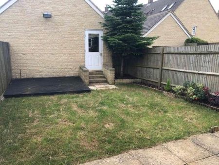 Saffron Crescent, Carterton, OX18 - Photo 5