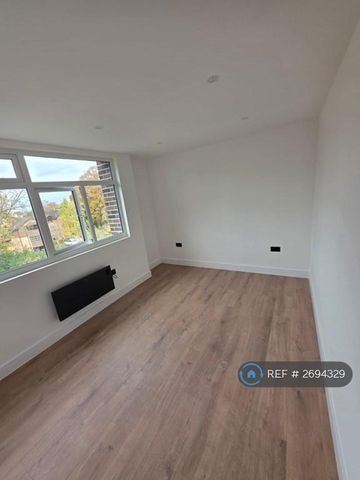 3 bedroom flat to rent - Photo 2