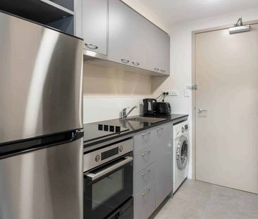 Newly renovated One Bedroom - Photo 2