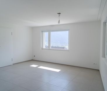 Moderne 2.5-Zimmer-Wohnung mit Sitzplatz und Panoramaaussicht - Foto 1