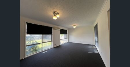 For Rent: Spacious Family Home in Sunshine - Photo 3