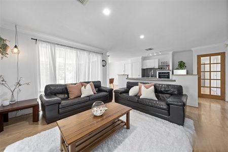 $790/w Spacious Home in Tapping - Photo 3