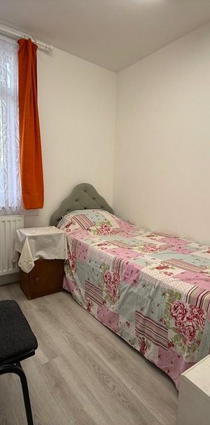 Lower Court Road, Epsom, Surrey, KT19 8SW - Photo 1