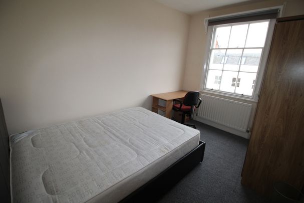 8 Bed Student Accommodation - Photo 1