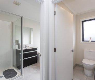 Executive 3-bedroom family home in Halswell - Photo 3