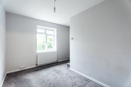 Available unfurnished now - Photo 3