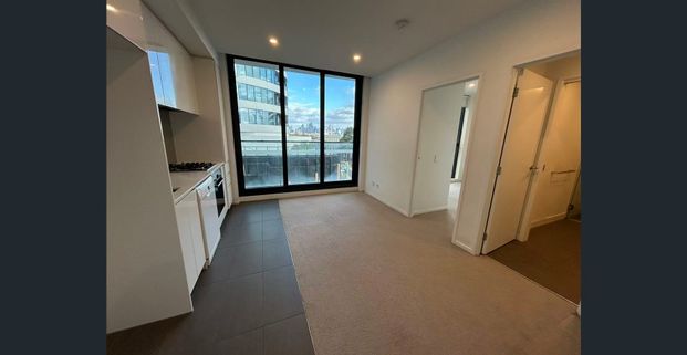 Modern1.5 bedroom, 2 bedrooms apartments available - Photo 1