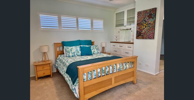 SPACIOUS BEACHSIDE APARTMENT - Photo 1