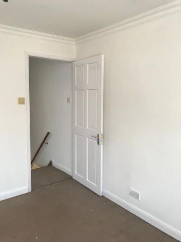 2 Bed Terraced House, Mitcham Road, CR0 - Photo 3