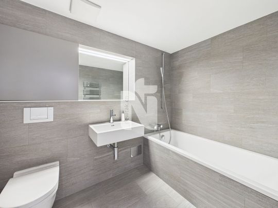 Lichtdurchflutete, möblierte 3.5-Zimmer-Wohnung mit grossem Balkon in zentraler Lage beim Spalentor - Photo 1