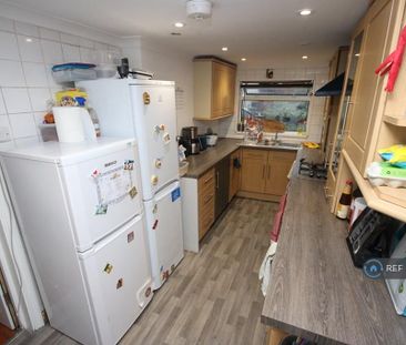 5 bedroom semi-detached house to rent - Photo 1