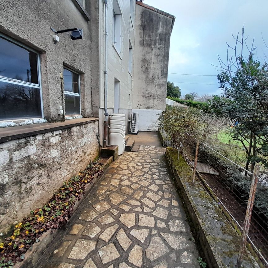 POITIERS, Quartier Montmidi, maison de type t3 bis, bien entretenue - Photo 1