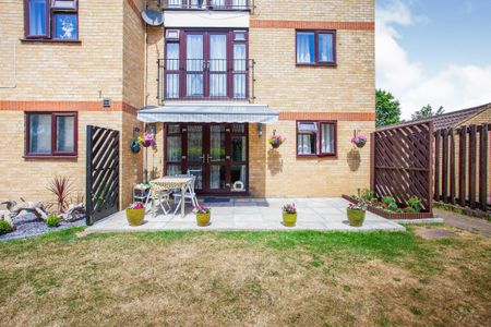 Chenies Way, Watford - Photo 2