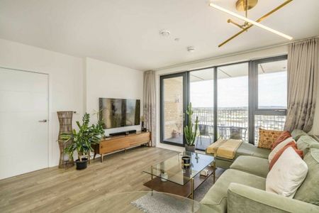 Lakeside Drive, London, NW10 - Photo 2