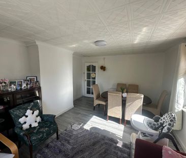 3 bedroom flat to rent - Photo 2