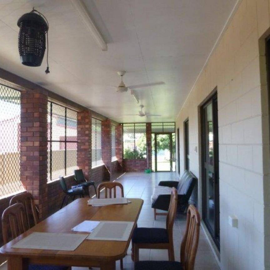 LARGE HOME WITH SHED ! - Photo 1