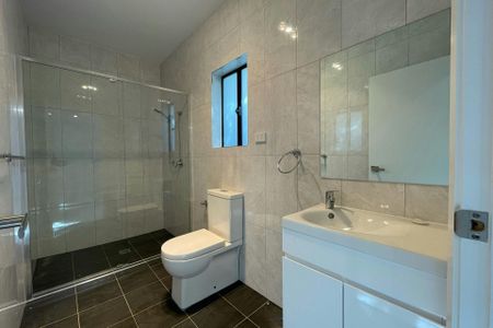 Ultra Modern 2 Bedroom Home - Photo 4