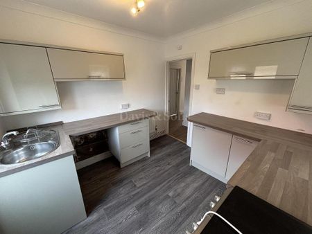 2 bedroom ground floor flat to rent - Photo 5