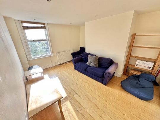 Flat 3, 98 Pennsylvania Road - Photo 1