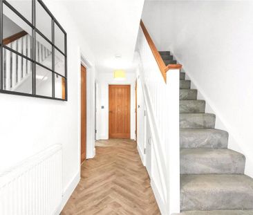 4 bedroom detached house to rent - Photo 2