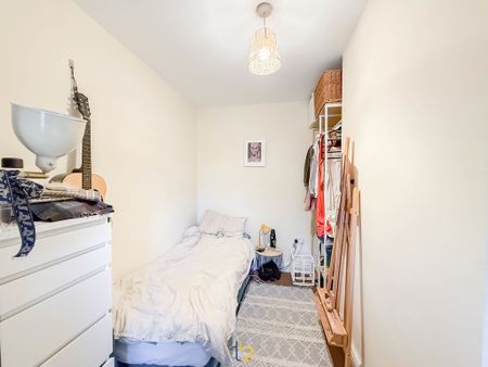 2 bed terraced house to rent in Queens Road, Hinckley, LE10 - Photo 2