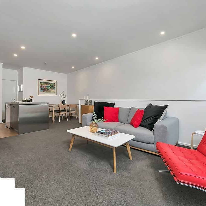 The perfect family home with "No Letting Fee". - Photo 1