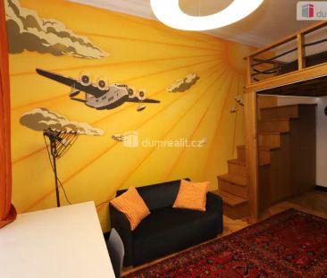 Nádherný stylový byt 1+1 v centru Prahy s vestavěným patrem na span... - Fotografie 6
