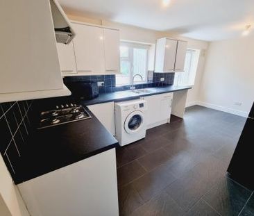 2 bedroom end of terrace house to rent - Photo 2