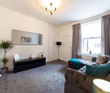 3 bedroom flat to rent - Photo 3