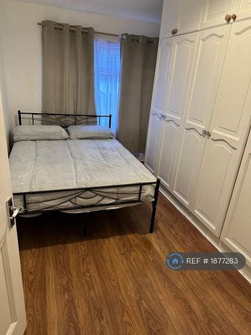 1 bedroom in a house share to rent - Photo 3