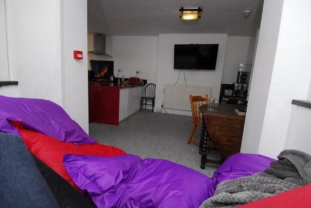 6 bedroom house to rent - Photo 1