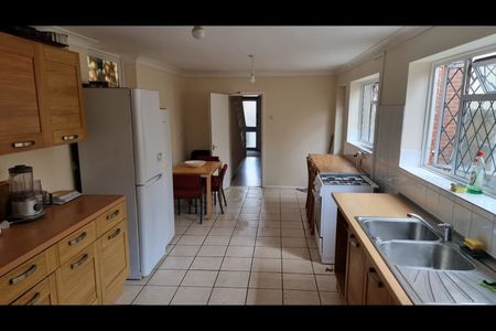 Room in a Shared House, Milton Road, SO15 - Photo 3