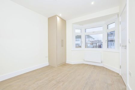 5 bedroom semi-detached bungalow to rent - Photo 4