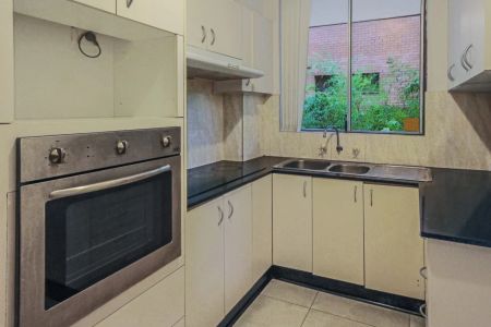 MODERN APARTMENT IN CENTRAL LOCATION - Photo 3